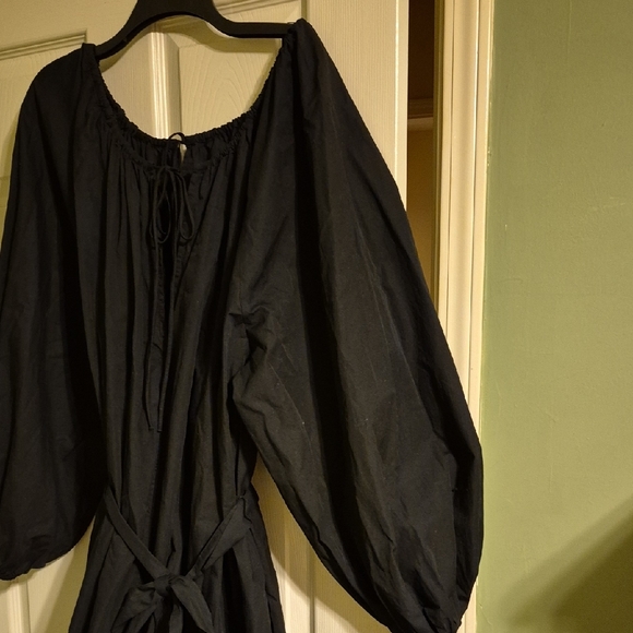 Black Long Sleeve Dress with Tie Waist - Picture 4 of 4